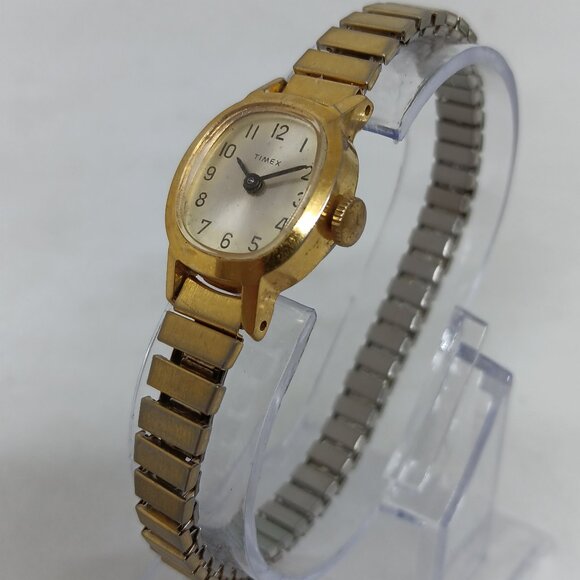VINTAGE Timex Manual Wind Women's 17mm x 20mm Gold Tone Flex Band Watch - Picture 1 of 11